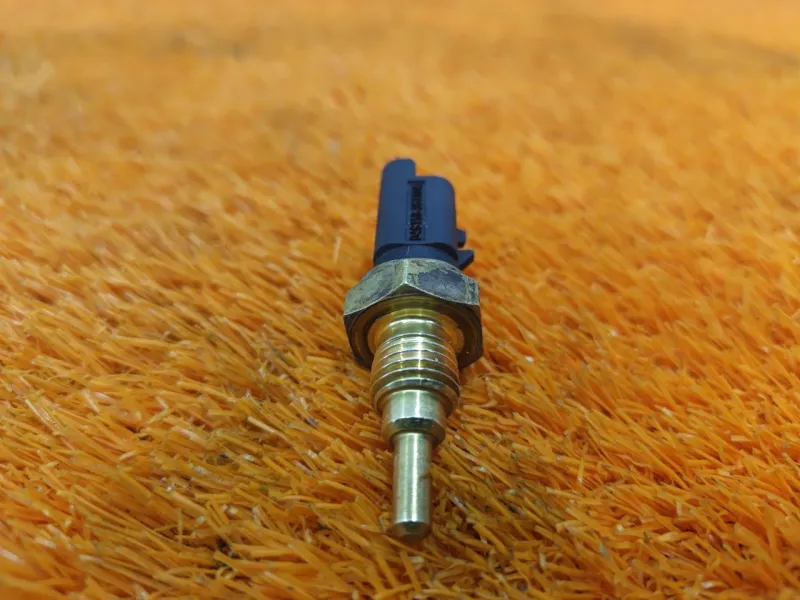 Датчик температуры охлаждающей жидкости