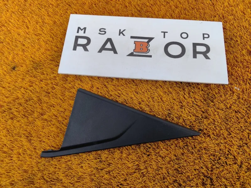 Уголок двери