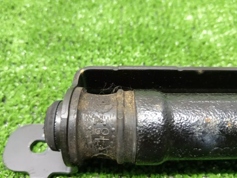 Демпфер крышки багажника