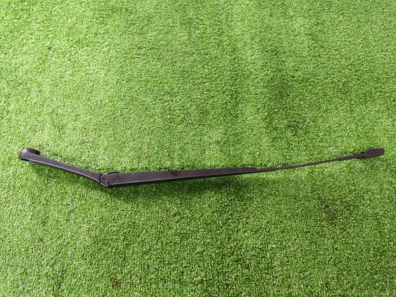 Поводок стеклоочистителя лобового стекла