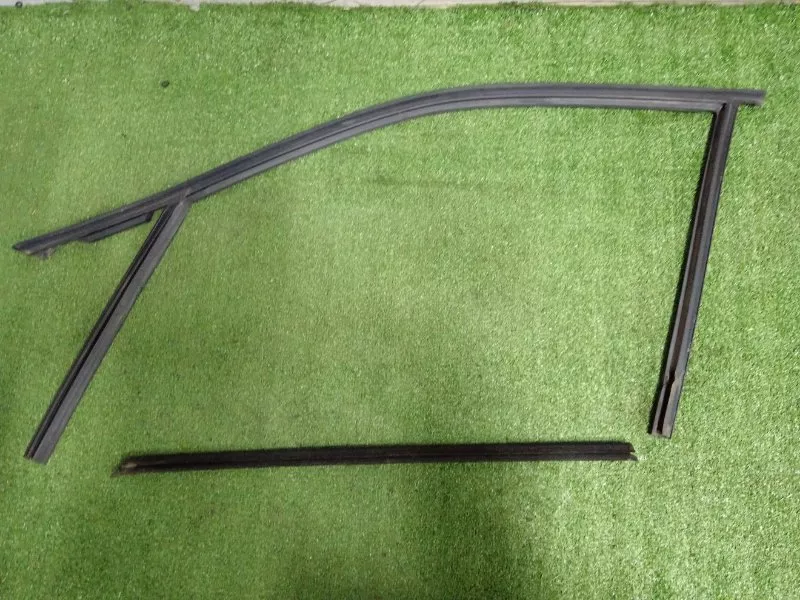 Уплотнитель стекла двери