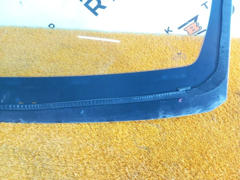 Стекло лобовое