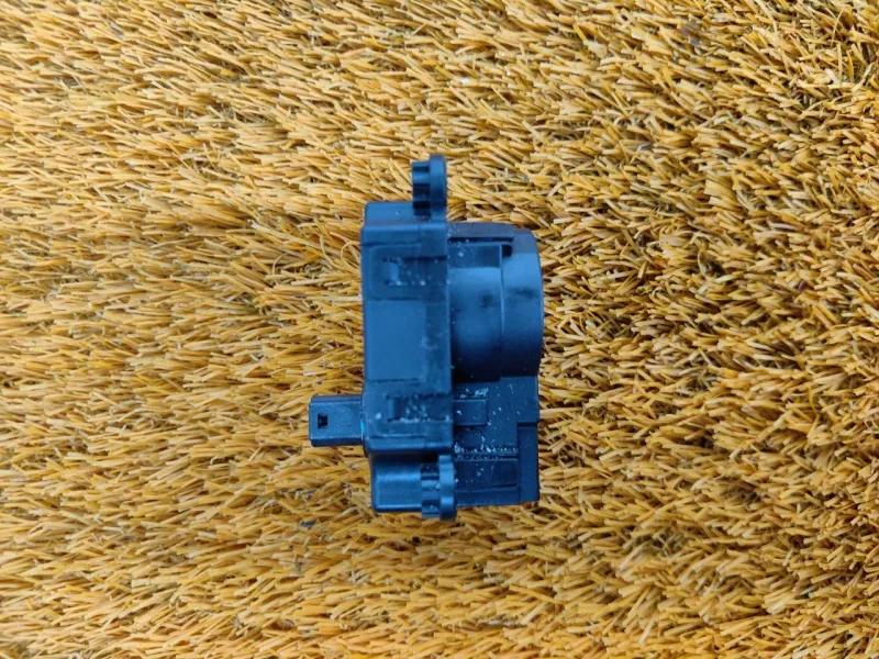 Моторчик заслонки печки