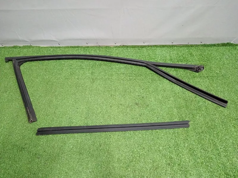 Уплотнитель стекла двери