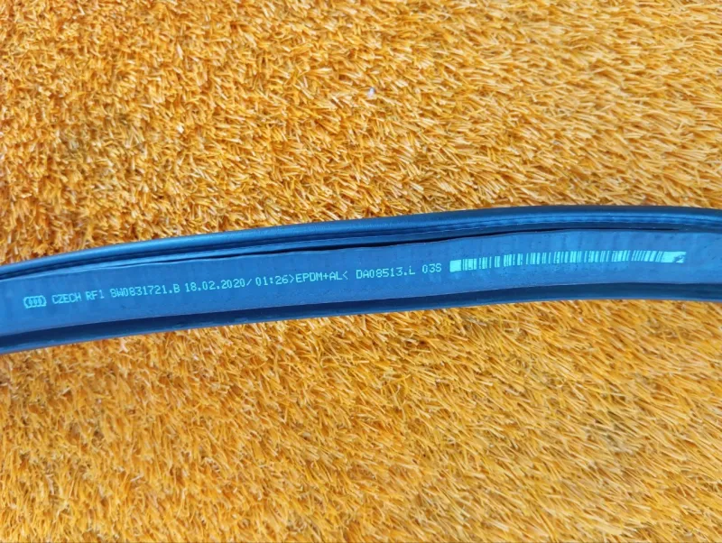 Уплотнитель проема двери (Уплотнитель кузова)