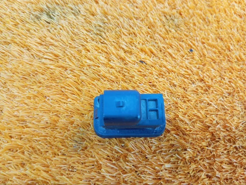 Кнопка открывания багажника