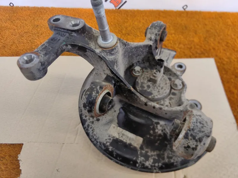 Кулак поворотный