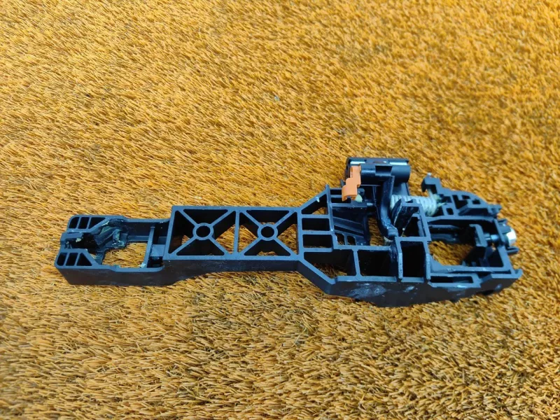 Кронштейн ручки двери