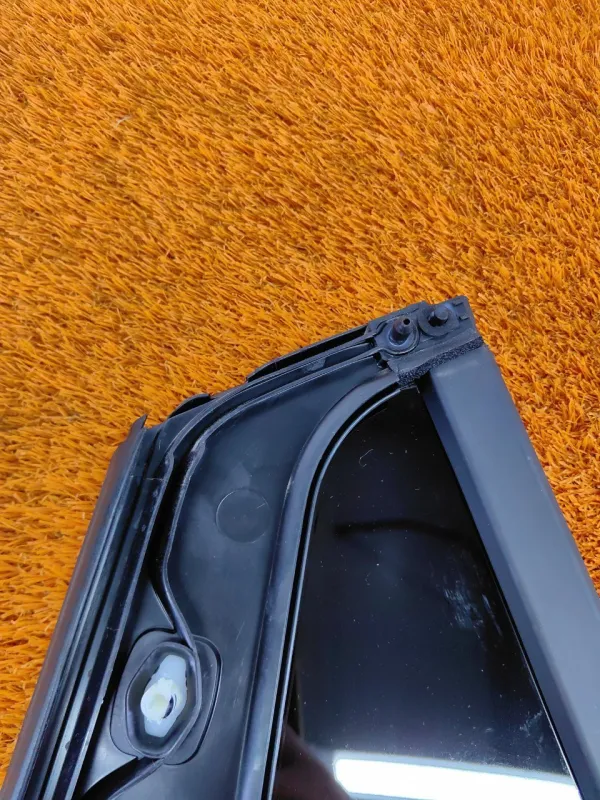 Форточка задняя