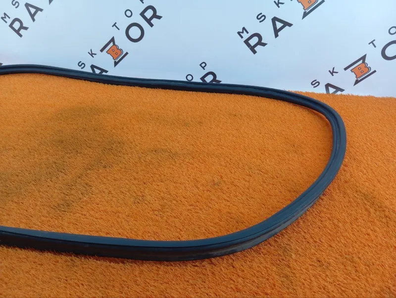 Уплотнитель багажника