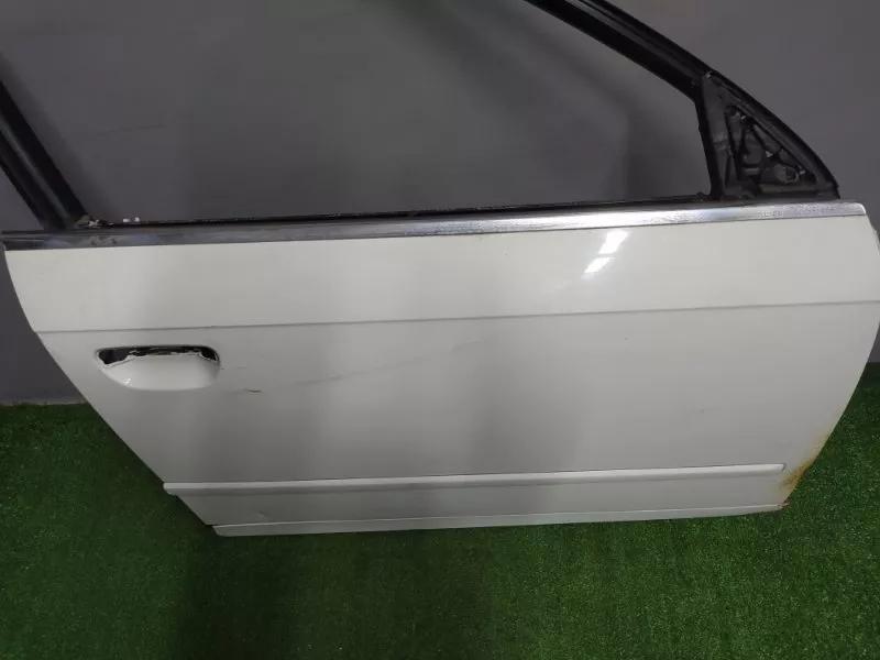 Дверь Audi A4 2005 8E0831052J B7, передняя правая