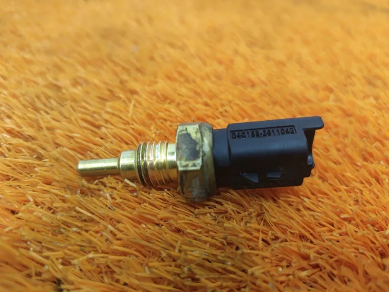 Датчик температуры охлаждающей жидкости