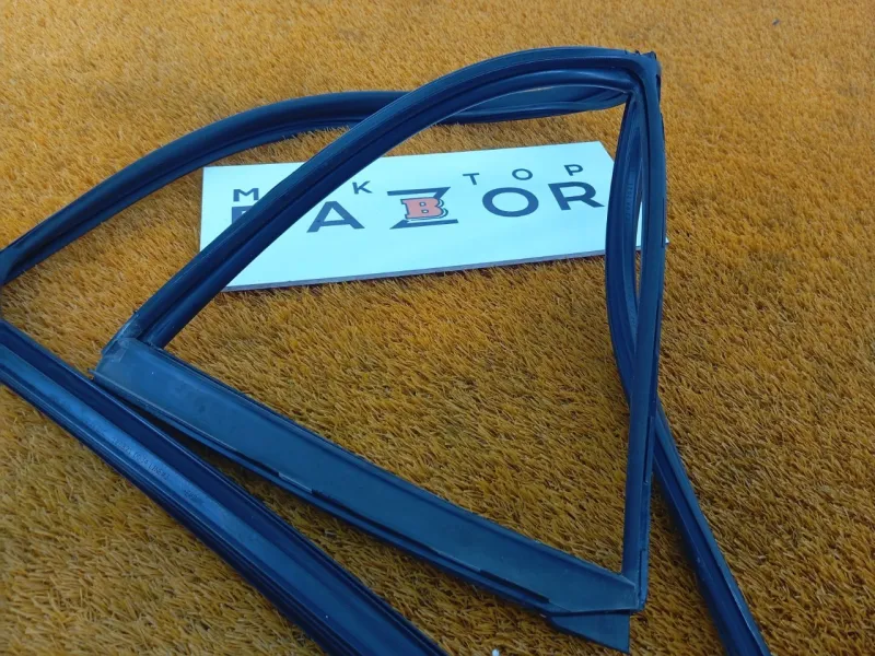 Уплотнитель стекла двери