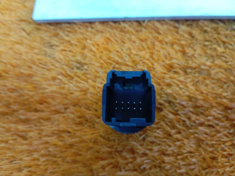 Кнопка запуска двигателя