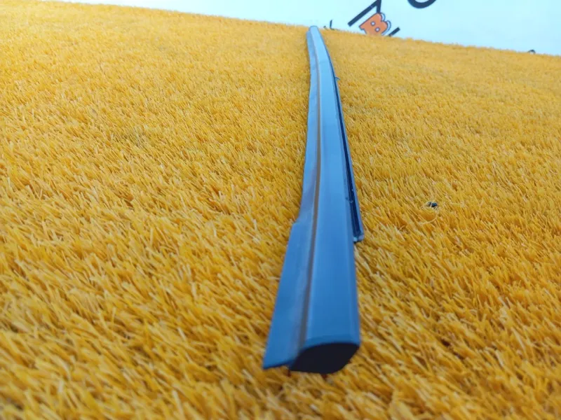 Уплотнитель стекла двери