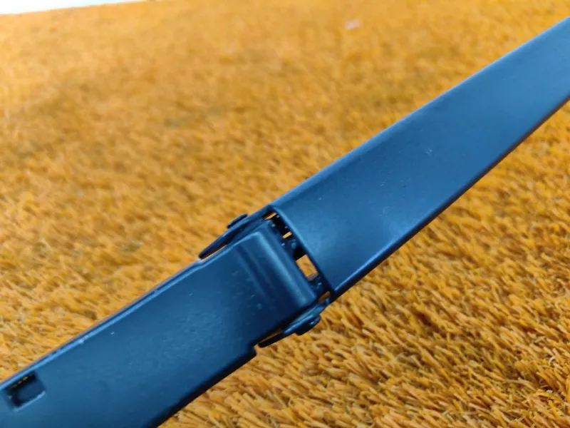 поводок стеклоочистителя