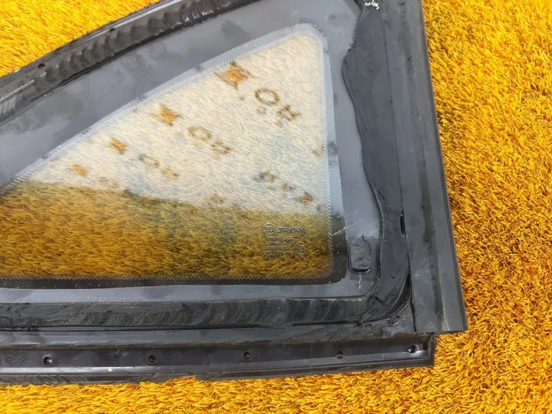 Форточка задняя