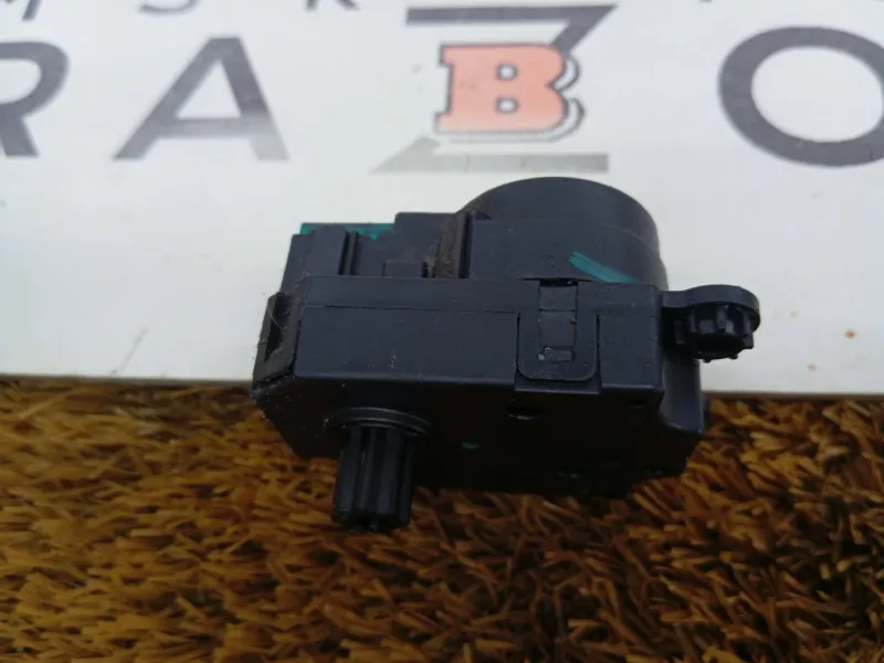 Моторчик заслонки печки