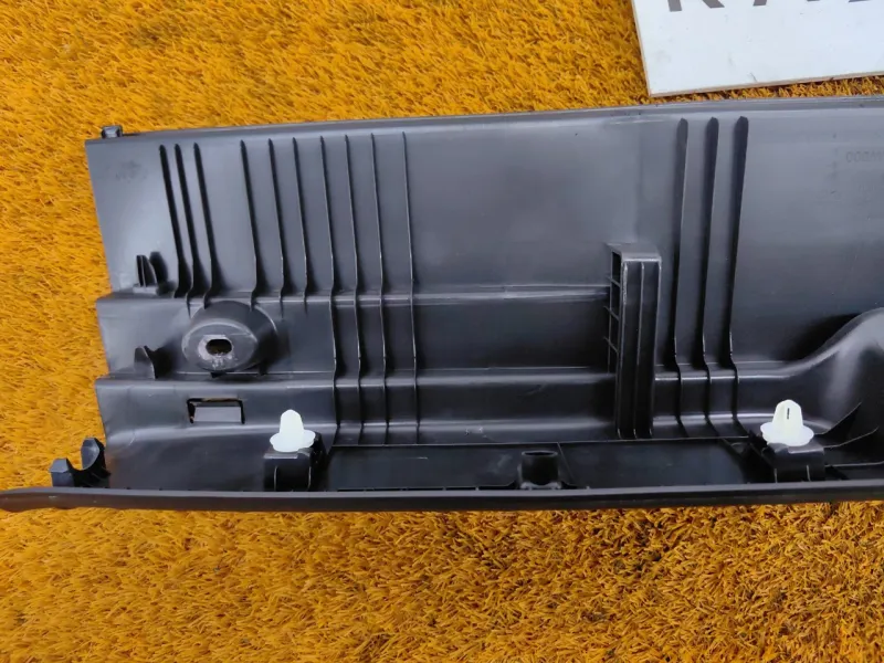 Накладка замка багажника