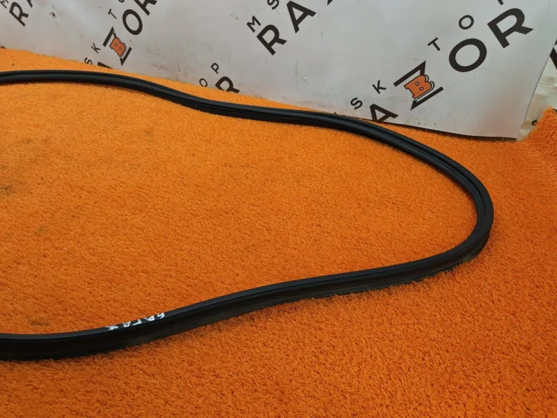 Уплотнитель багажника