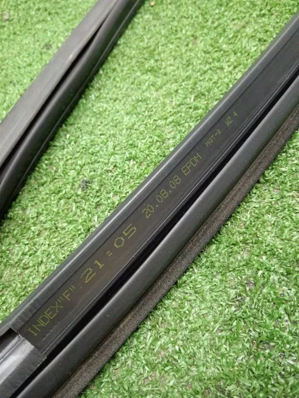 Уплотнитель стекла двери