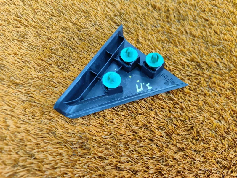 Уголок двери