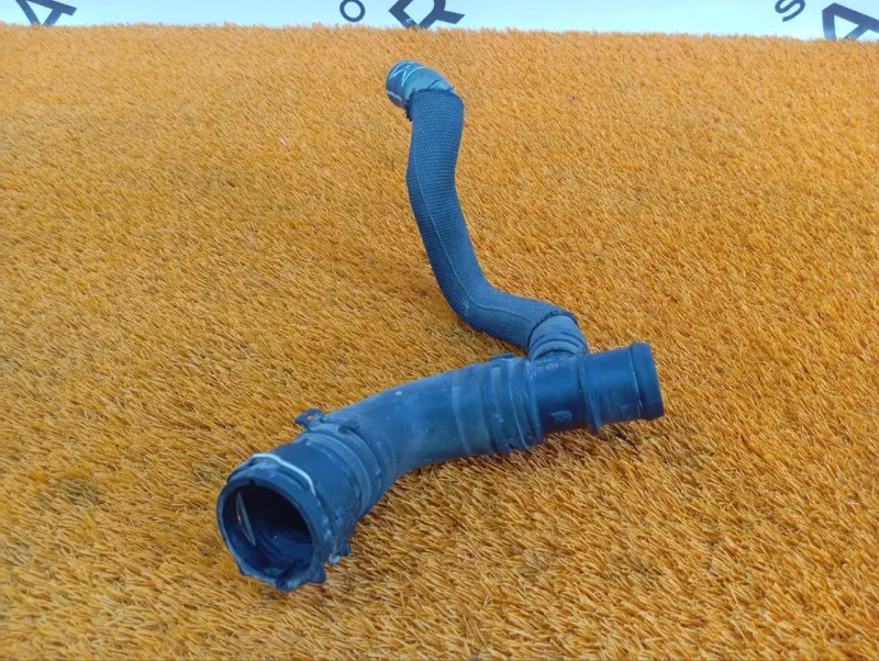 Патрубок системы охлаждения