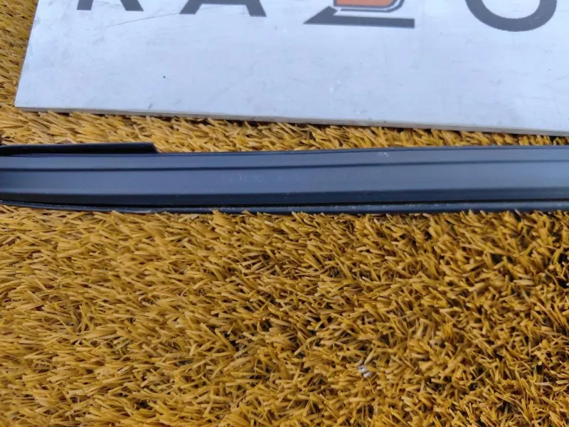 Уплотнитель стекла двери