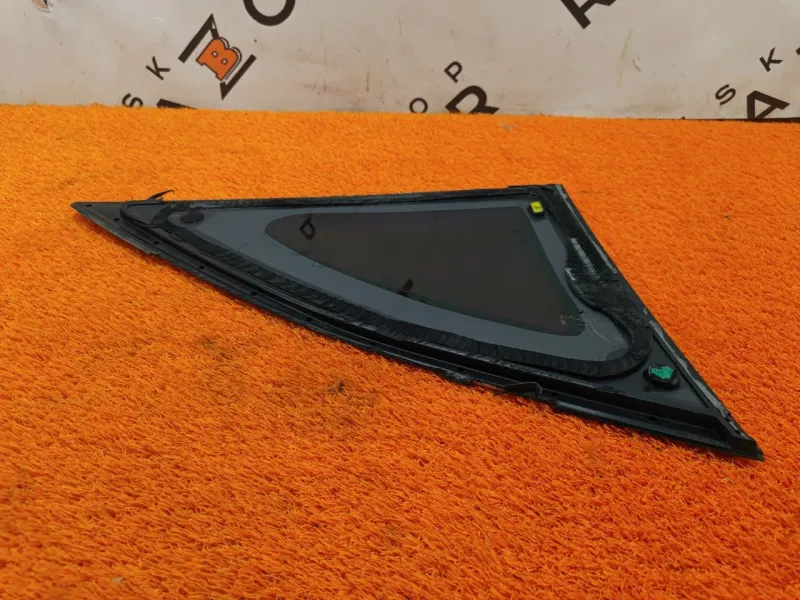 Форточка задняя