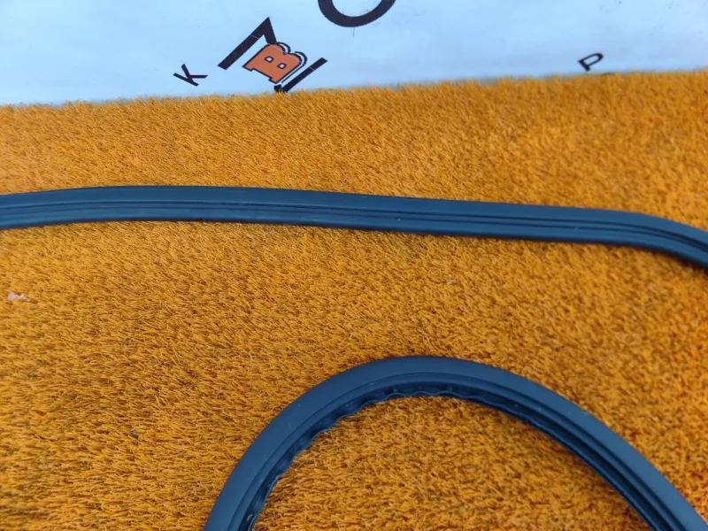 Уплотнитель проема двери