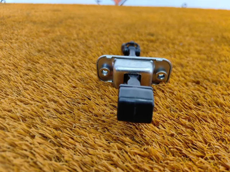 Ограничитель двери