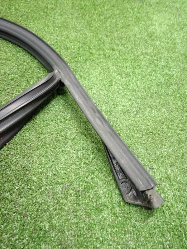 Уплотнитель стекла двери