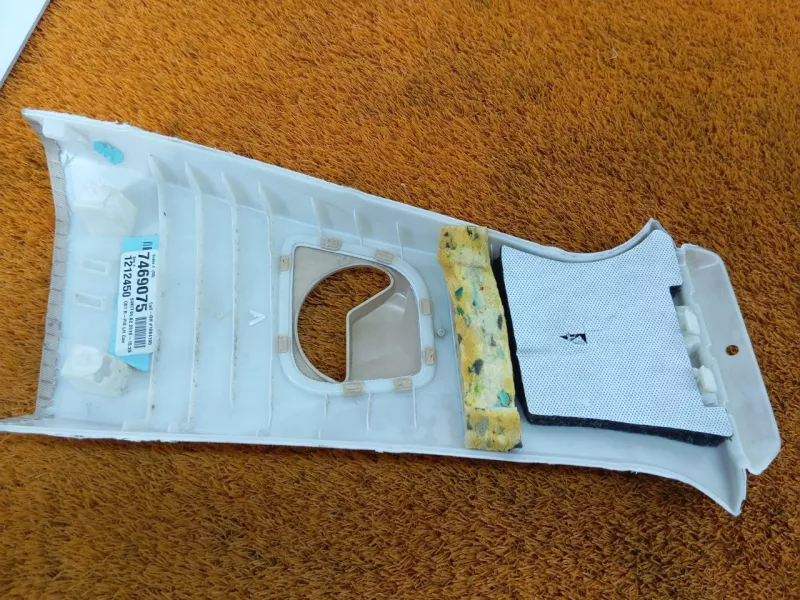 Обшивка центральной стойки