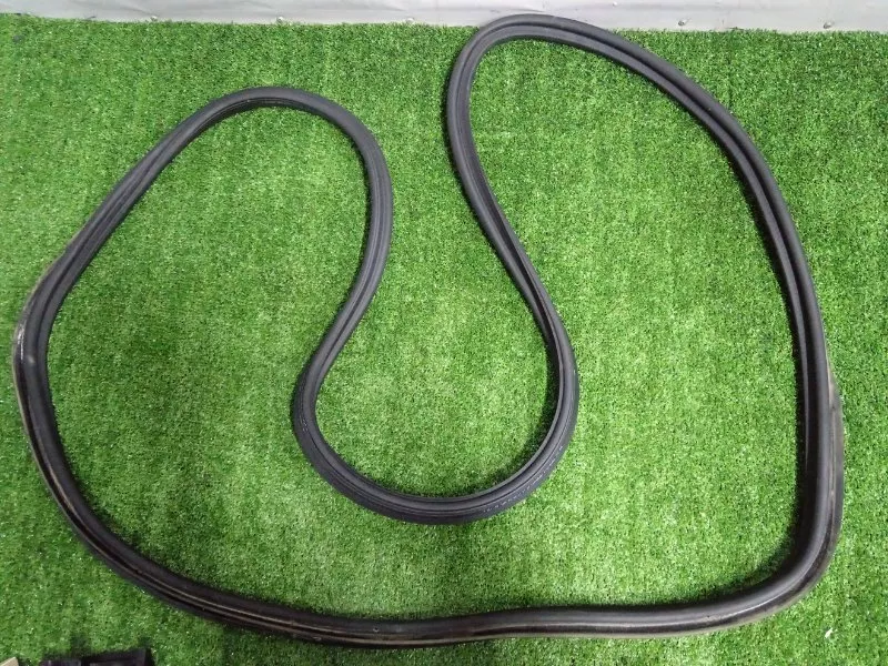 Уплотнитель багажника