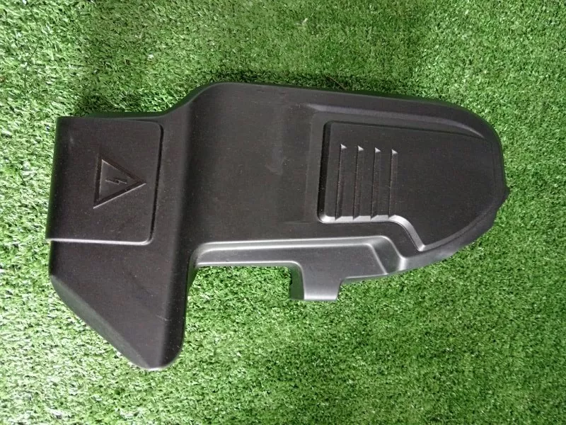 Крышка блока предохранителей