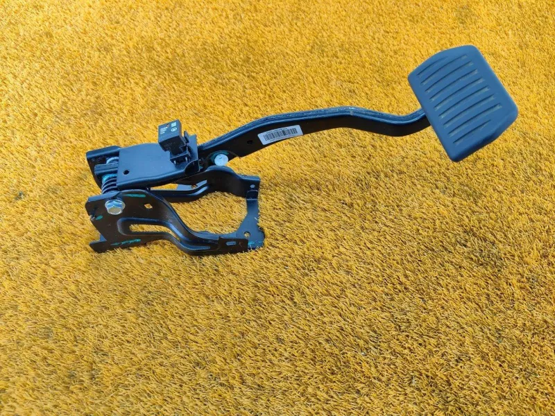 Педаль тормоза