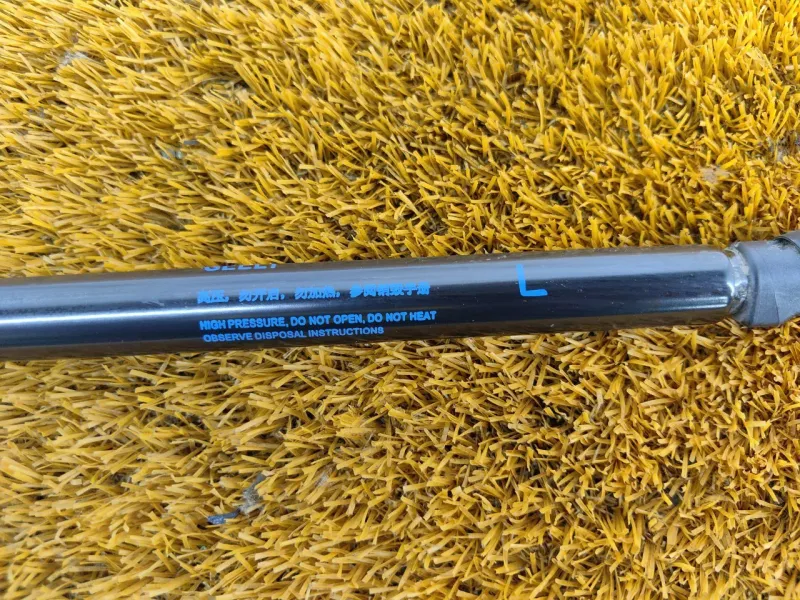 Амортизатор крышки багажника