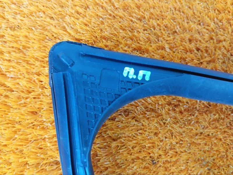 Уплотнитель стекла двери