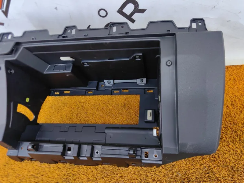 Накладка под бардачком