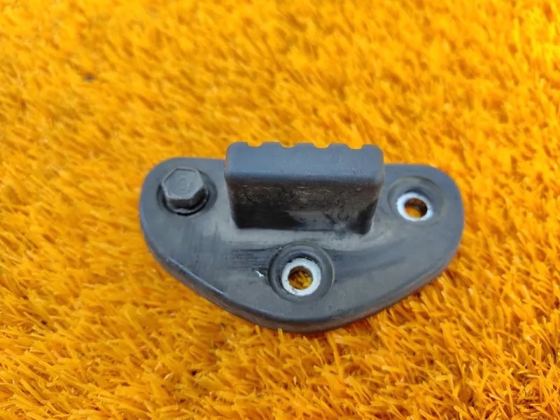 Отбойник крышки багажника