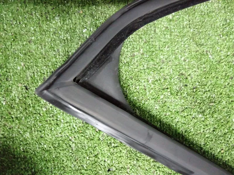 Уплотнитель стекла двери