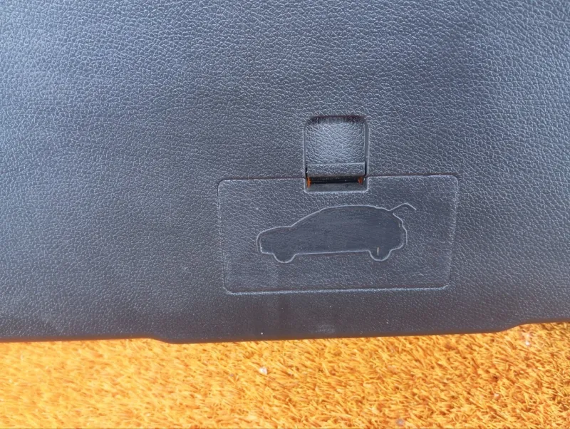 Обшивка двери багажника