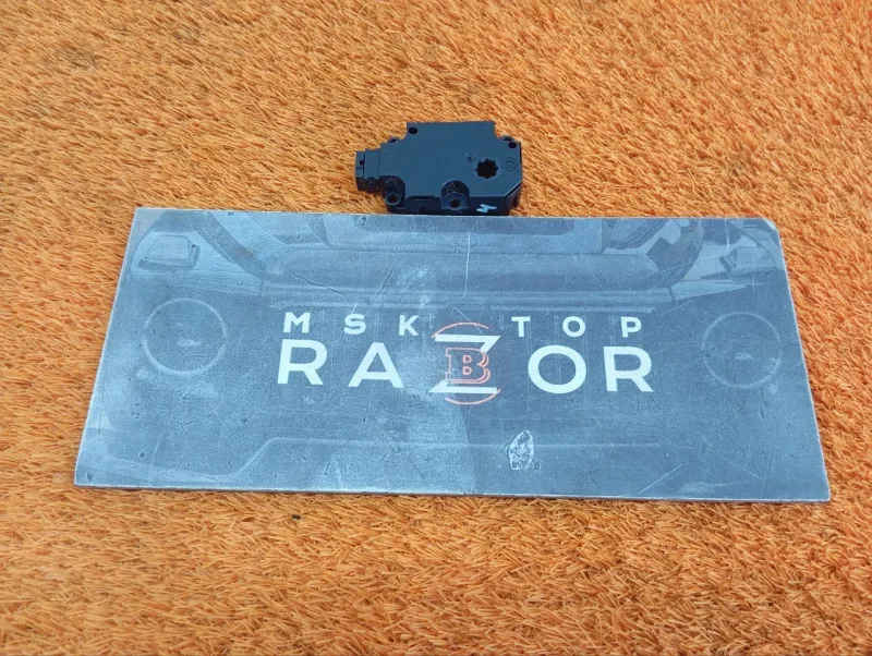 Сервопривод заслонок печки