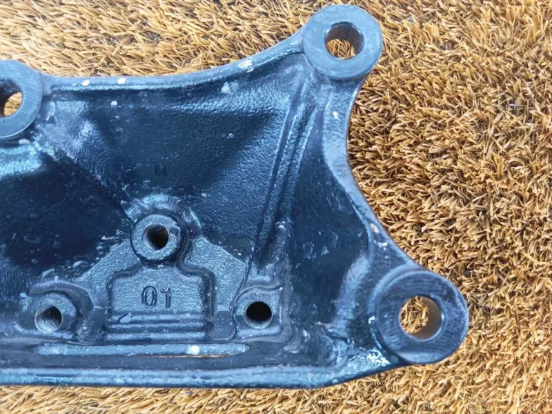 Крепление двигателя