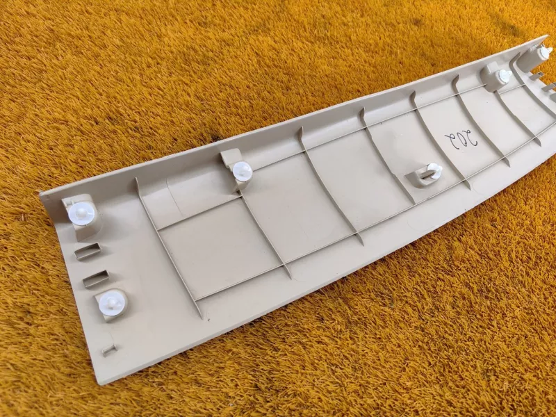 Обшивка крышки багажника