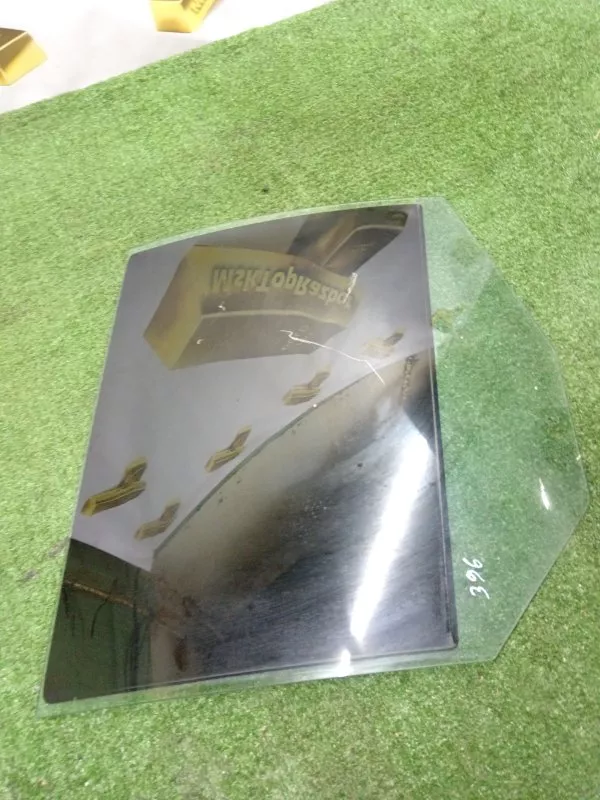 Стекло двери BMW 5-Series 2004 51357110636 E61, заднее правое