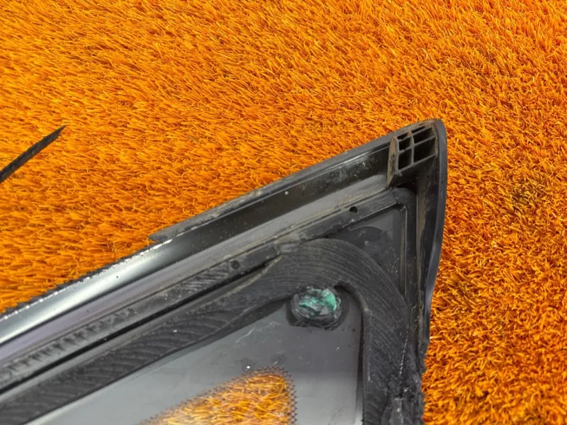 Форточка задняя