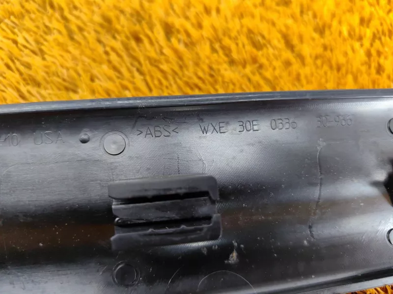 Накладка на порог салона