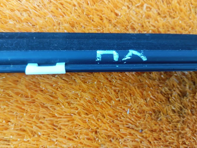 Молдинг стекла