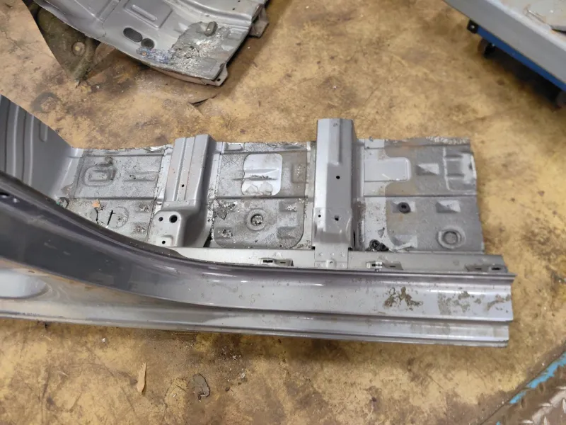 Порог с центральной стойкой